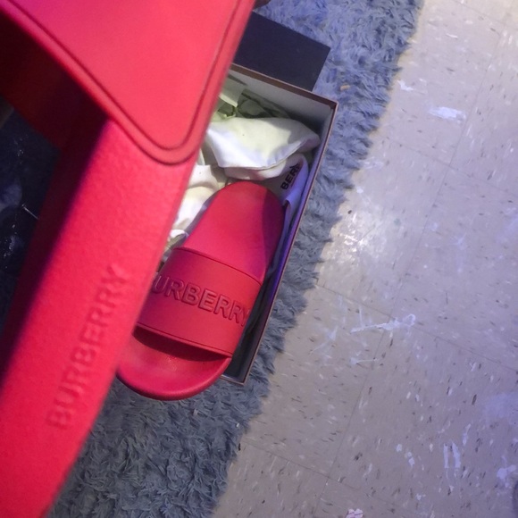 Womens Red Burberry Slide POOL SANDAL LIGHTLY WORN - Picture 4 of 5